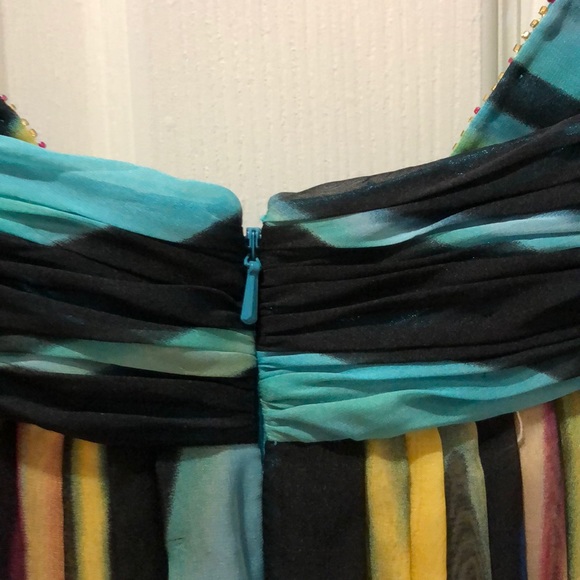 Beautiful evening gown - Picture 6 of 7